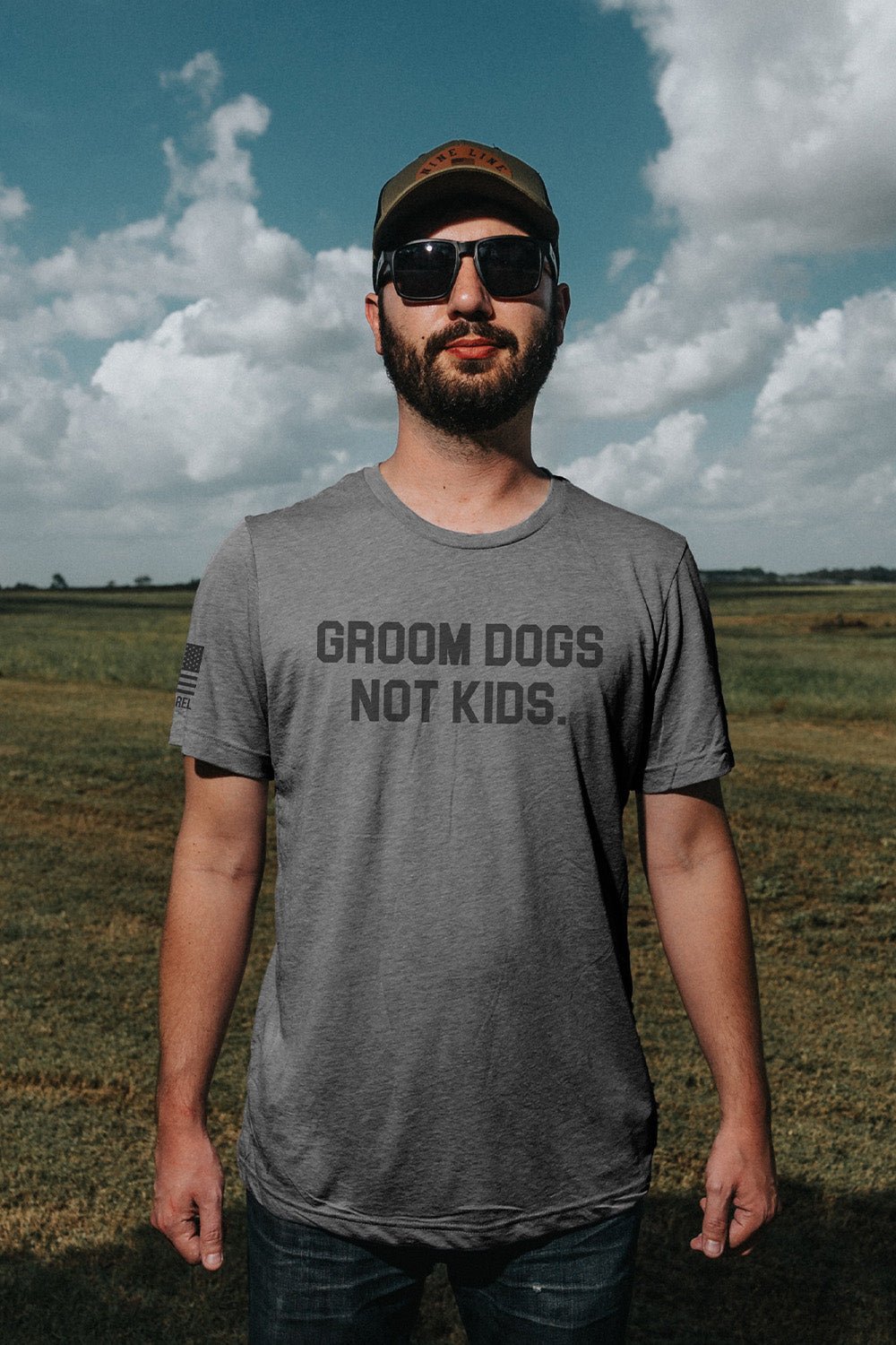 Groom Dogs - T-Shirt